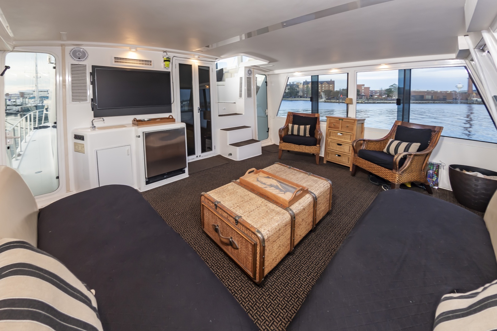 2000 Viking Cockpit Sport Yacht - Image 18