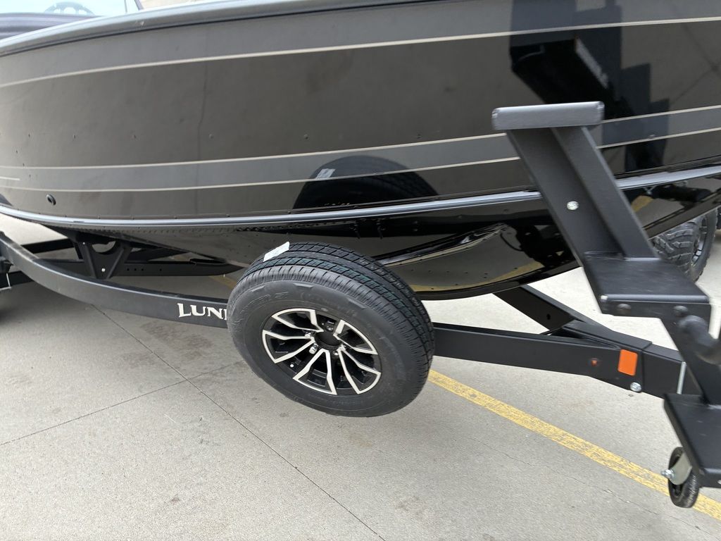 2026 Lund 2075 Impact XS Sport - Image 4