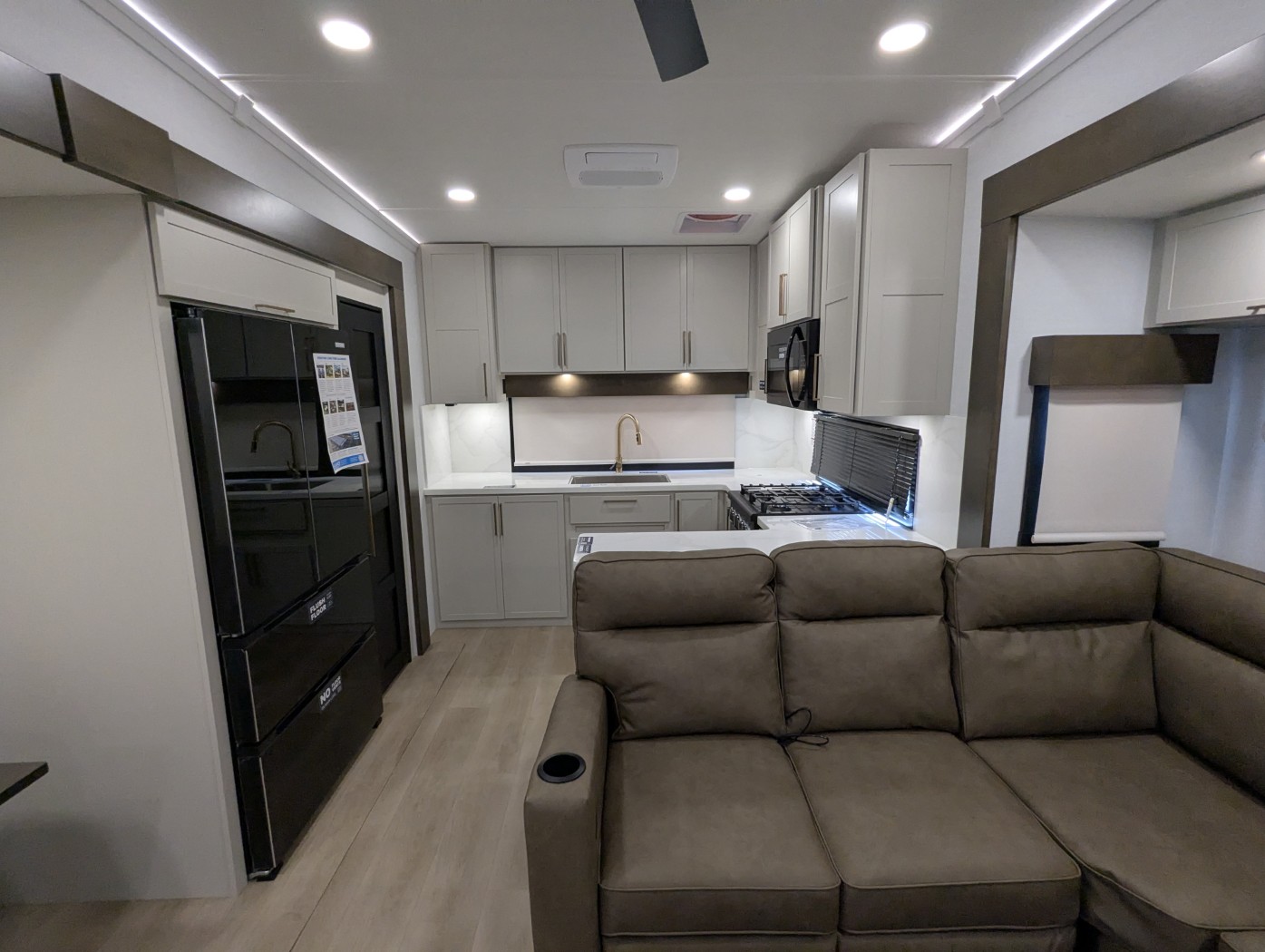 2027 Alliance RV Paradigm 312RK - Image 41