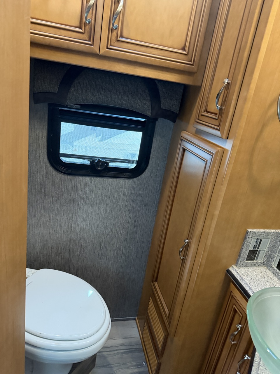 2015 Newmar Ventana 3636 - Image 30