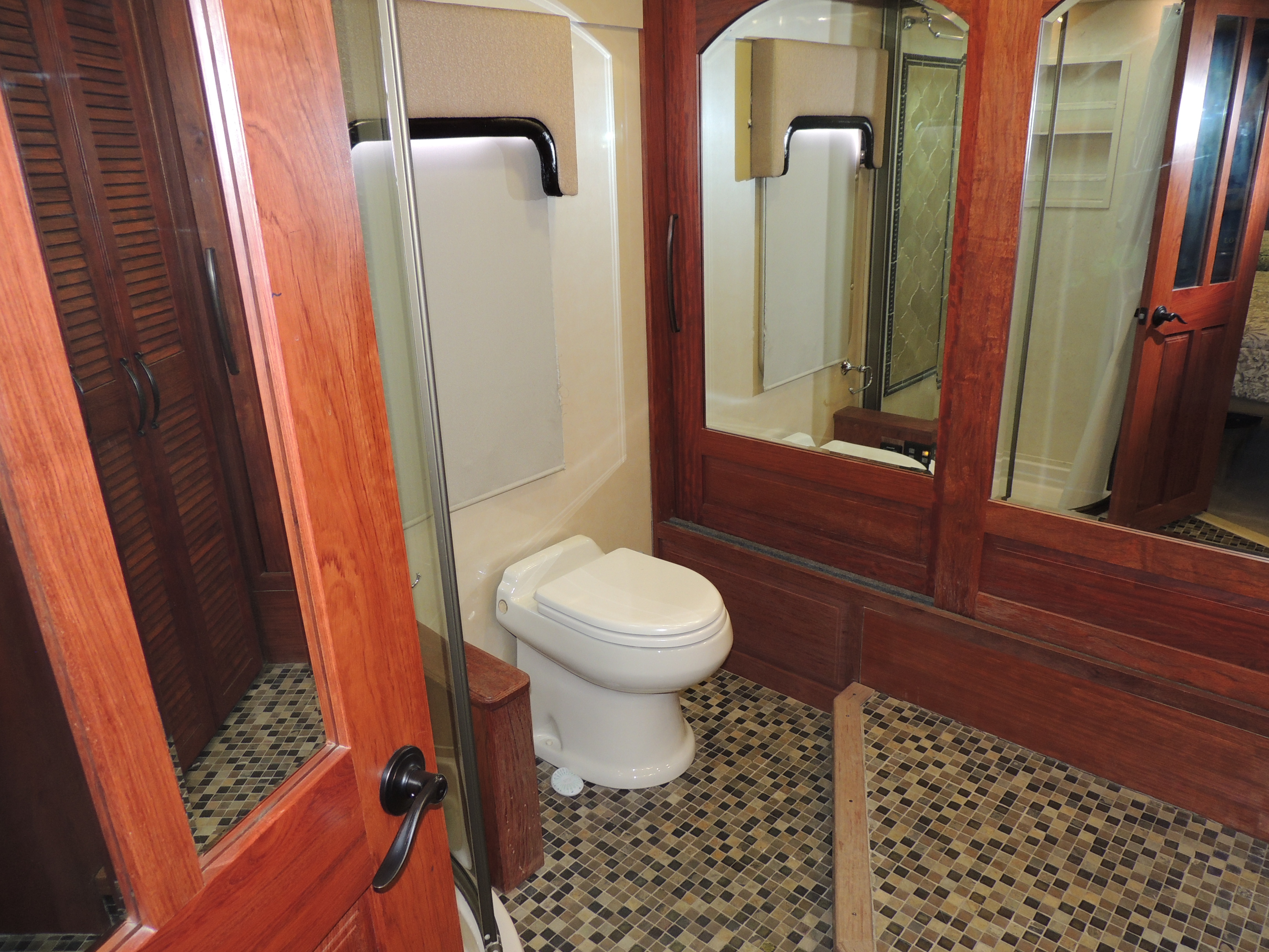 2010 Foretravel Phenix 45' Custom - exterior 17