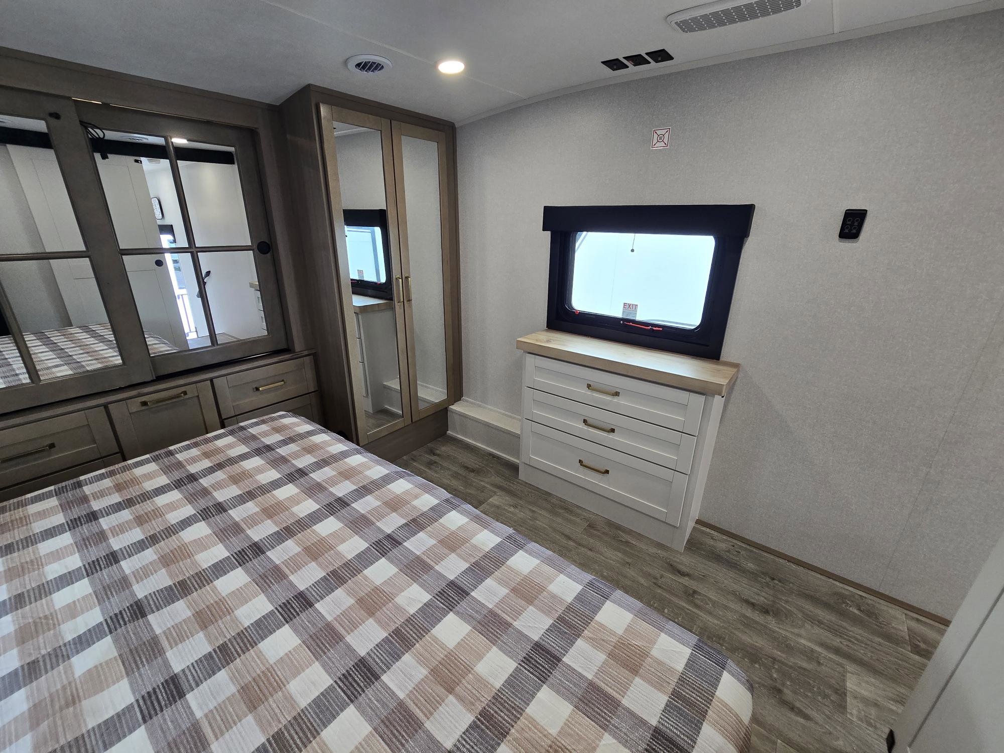 2026 JAYCO EAGLE 335LSTS - Image 25
