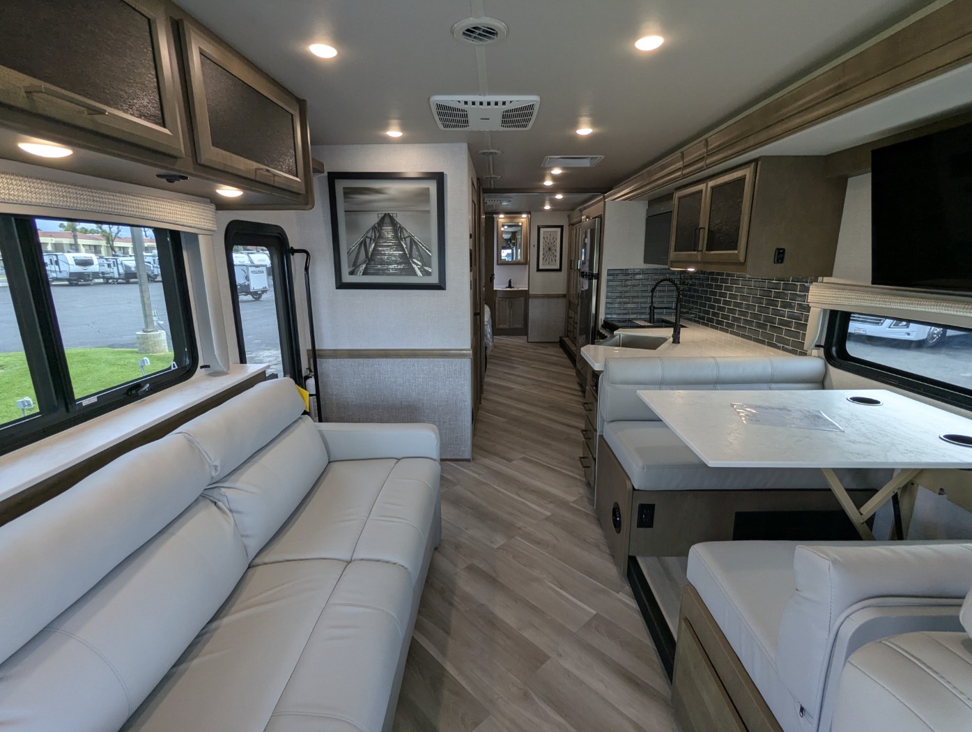 2026 Holiday Rambler Invicta 33HB - Image 15