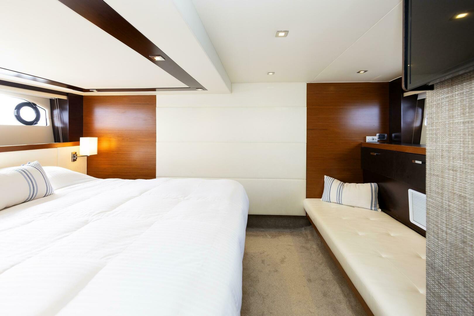 2014 Tiara Yachts 5000 Express - Image 37