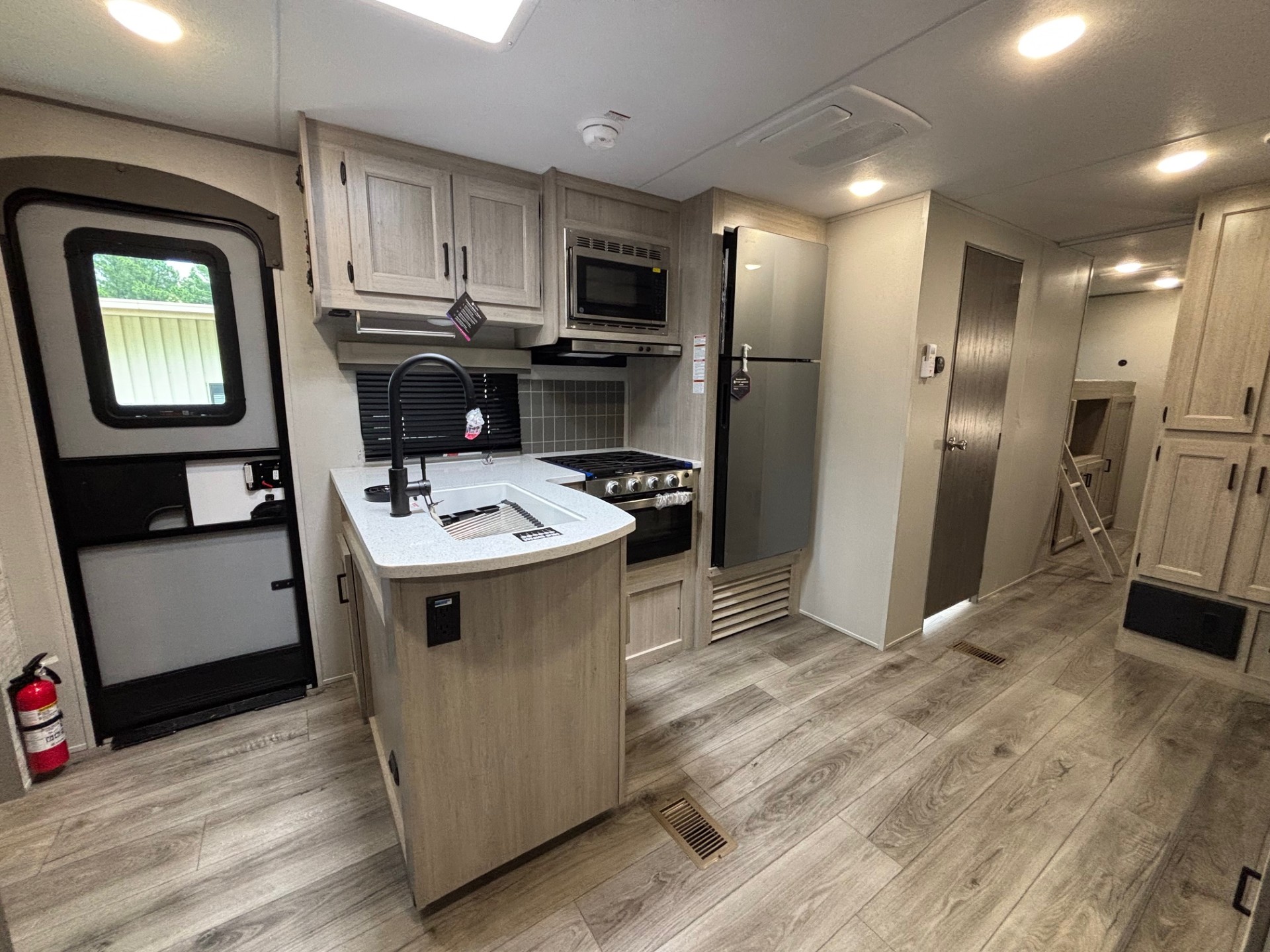 2026 Coachmen Catalina Legacy Edition 343BHTS - Image 12