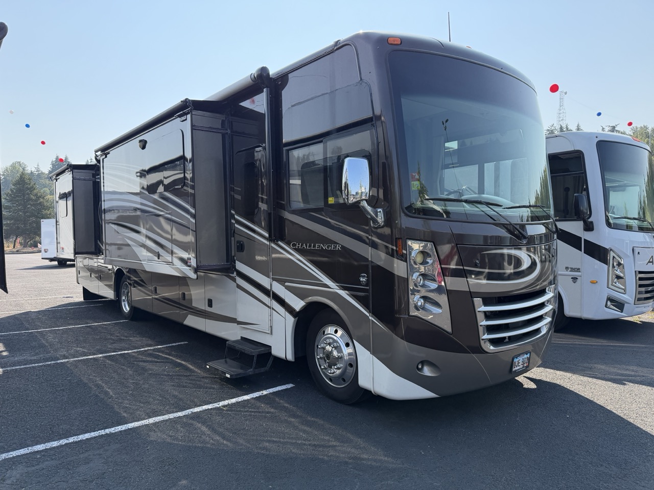 2014 Thor Motor Coach Challenger 37GT - Image 1