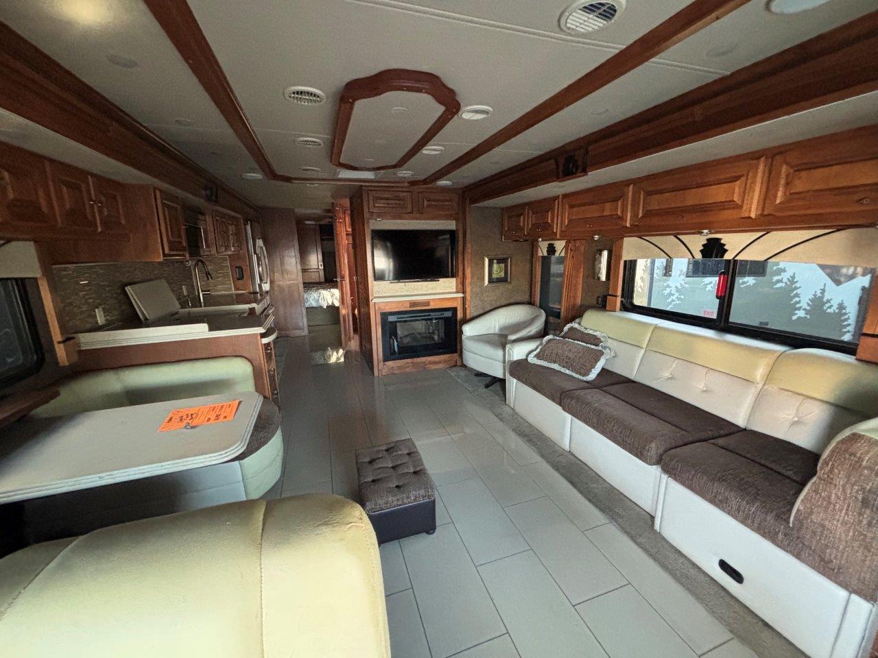 2015 Tiffin Phaeton 40 AH - Image 3