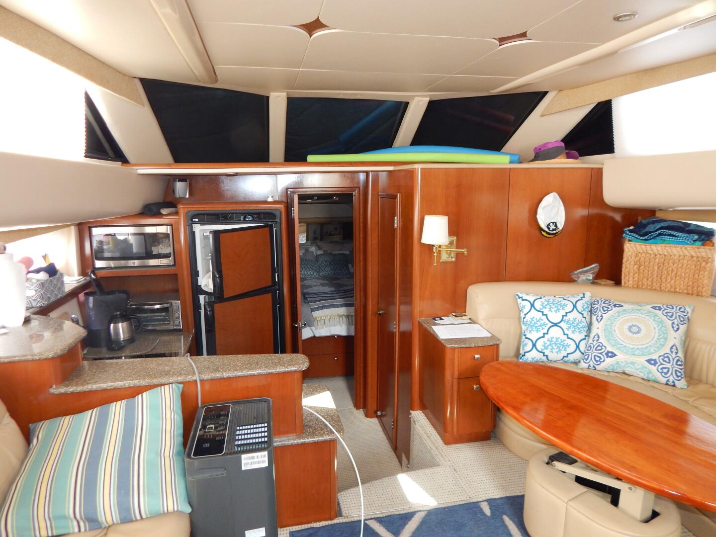 2005 Meridian 408 Motor Yacht - Image 16