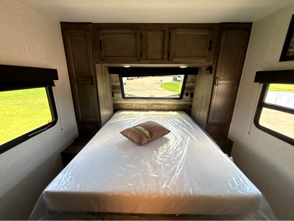 2022 VENTURE RV SPORTTREK 241VMS - Image 22