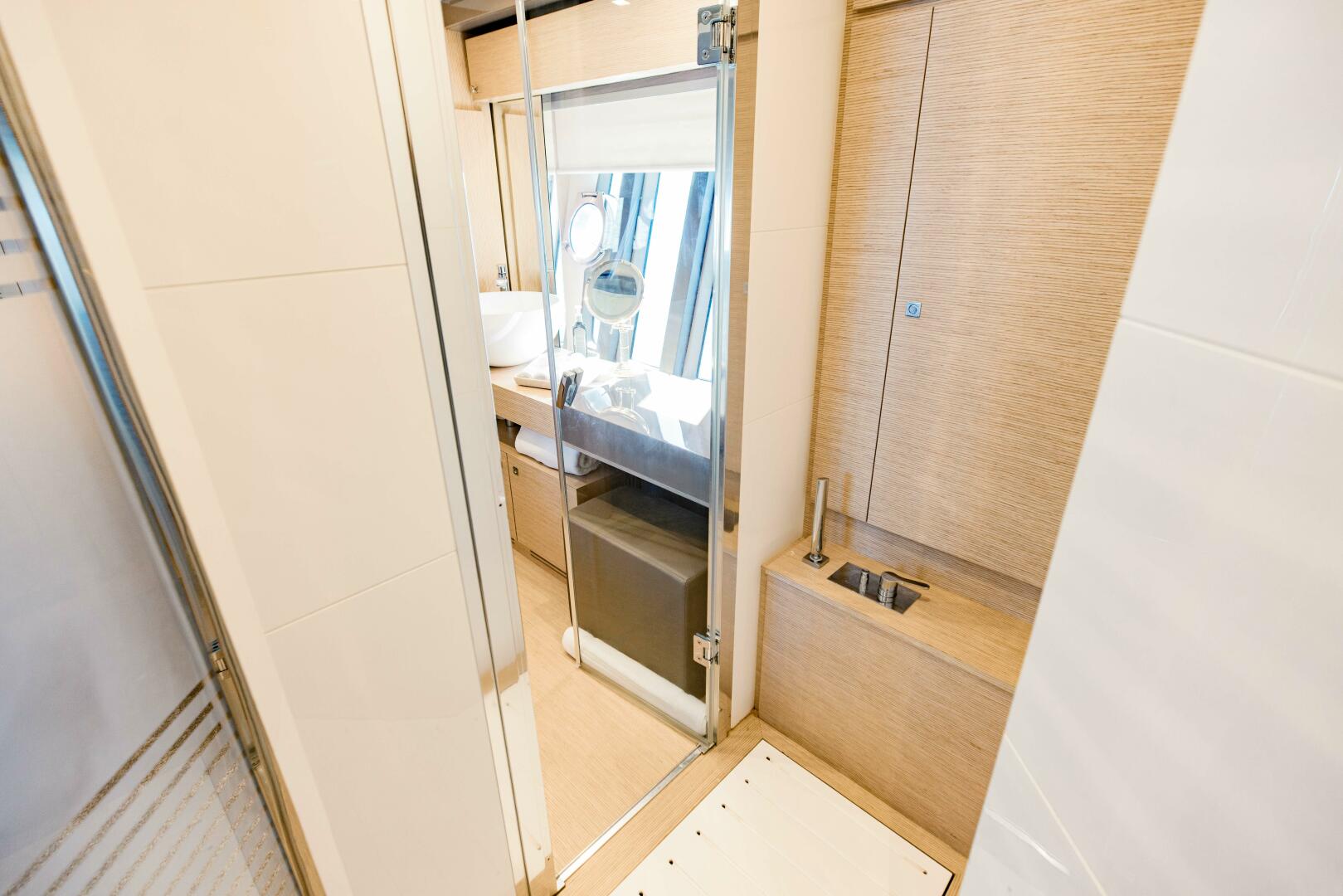 2017 Ferretti Yachts 750 - Image 108