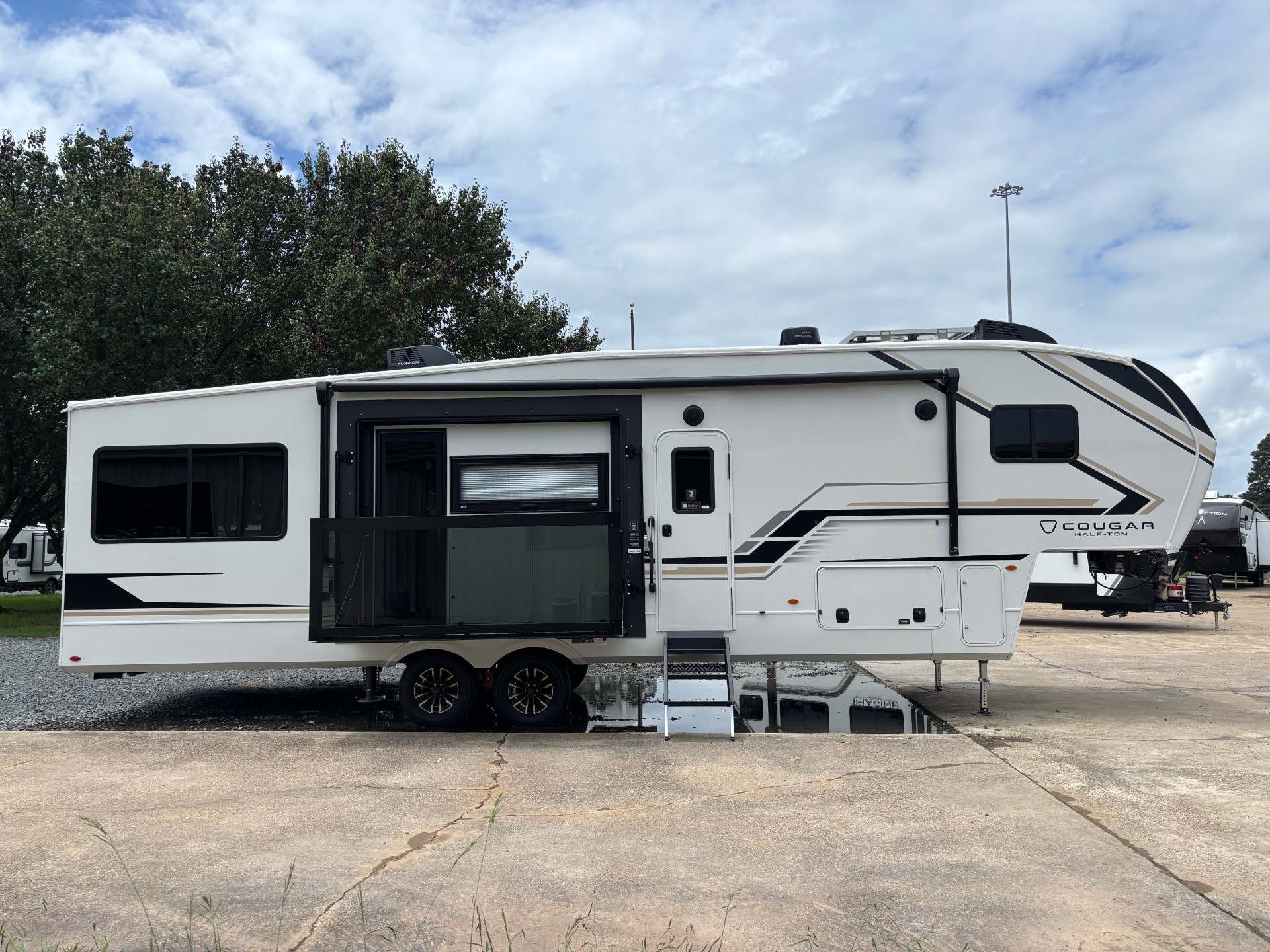 2026 Keystone Cougar Half-Ton 30REP - Image 2