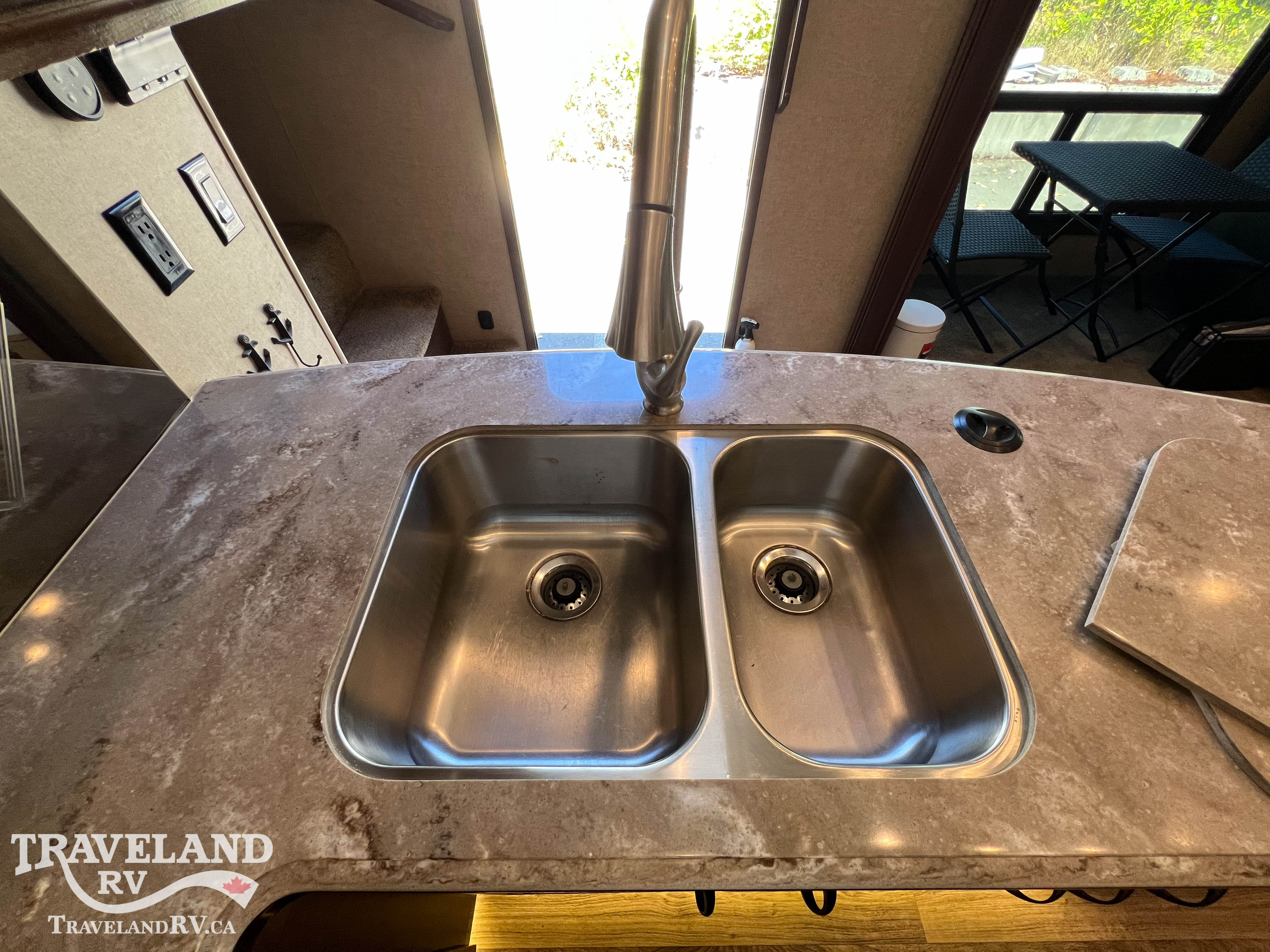 2015 Jayco Pinnacle 36RSQS - Image 14