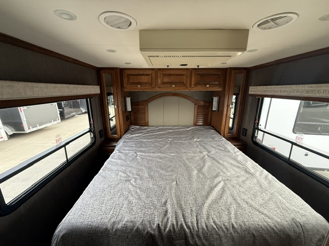 2013 Tiffin Allegro Breeze 32 BR - Image 14