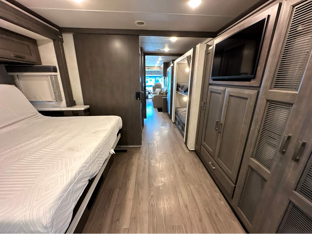 2023 THOR MOTOR COACH PALAZZO 37.6 - Image 20