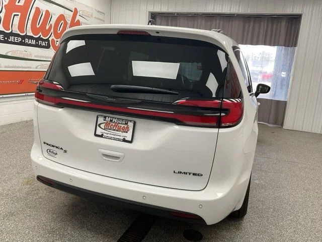 2025 Chrysler Pacifica Limited FWD - Image 7