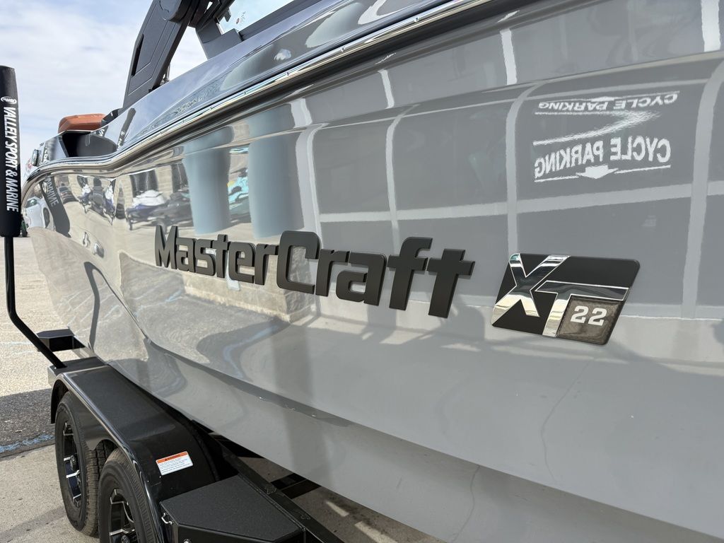 2025 MasterCraft XT22 - Image 5