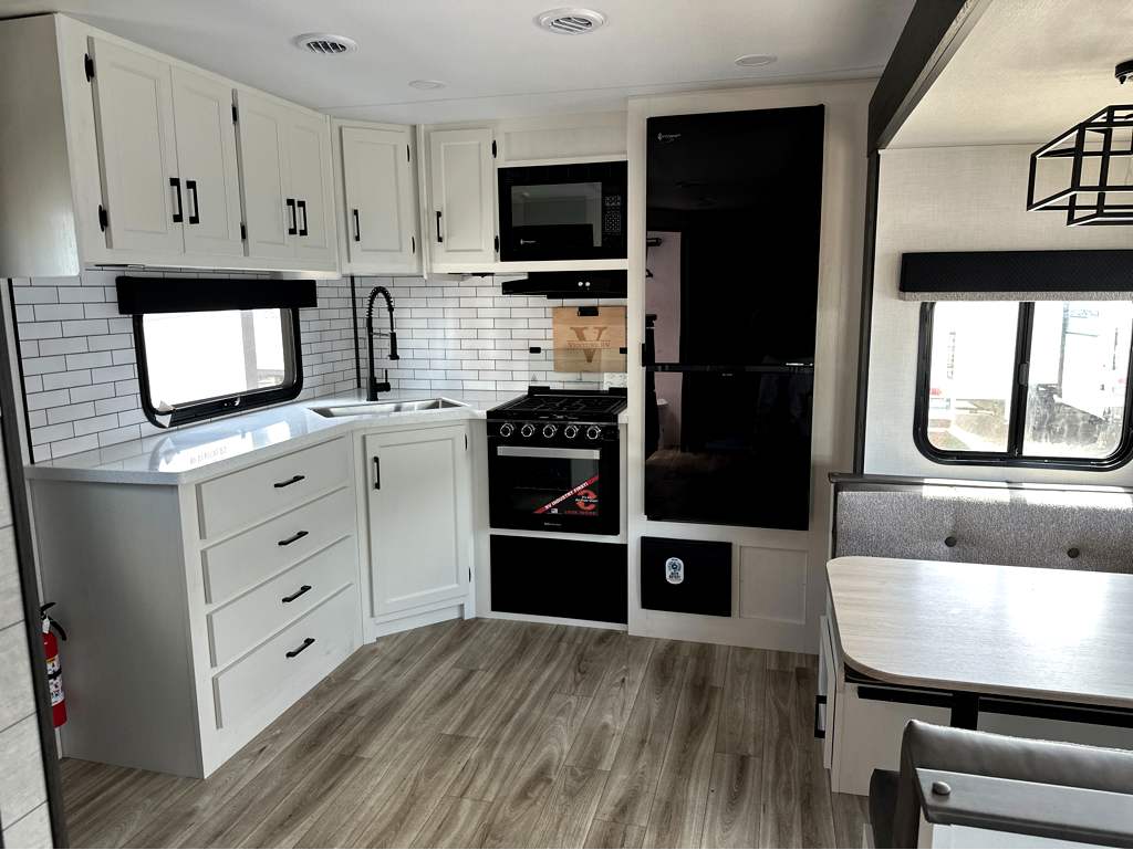 2026 VENTURE RV SPORTTREK 272VRK - Image 8