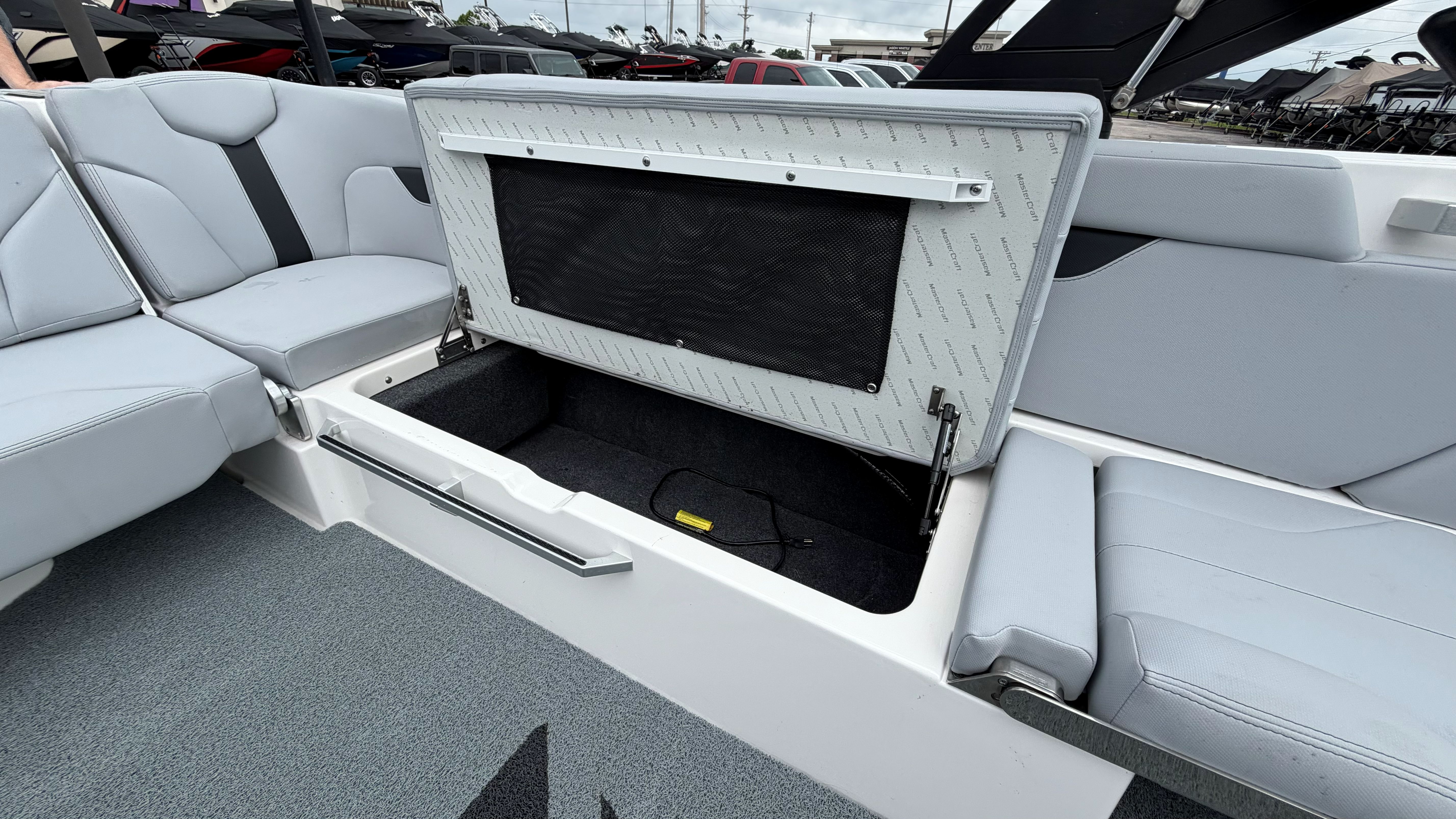 2024 MasterCraft XT25 - Image 45