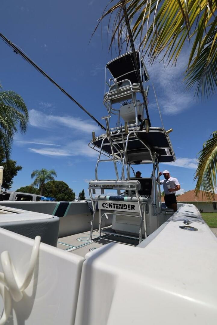 2001 Contender 27 Open - Image 11