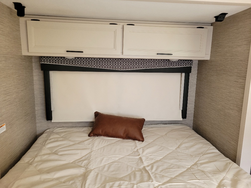 2023 Thor Motor Coach Vegas 24.3 - Image 9