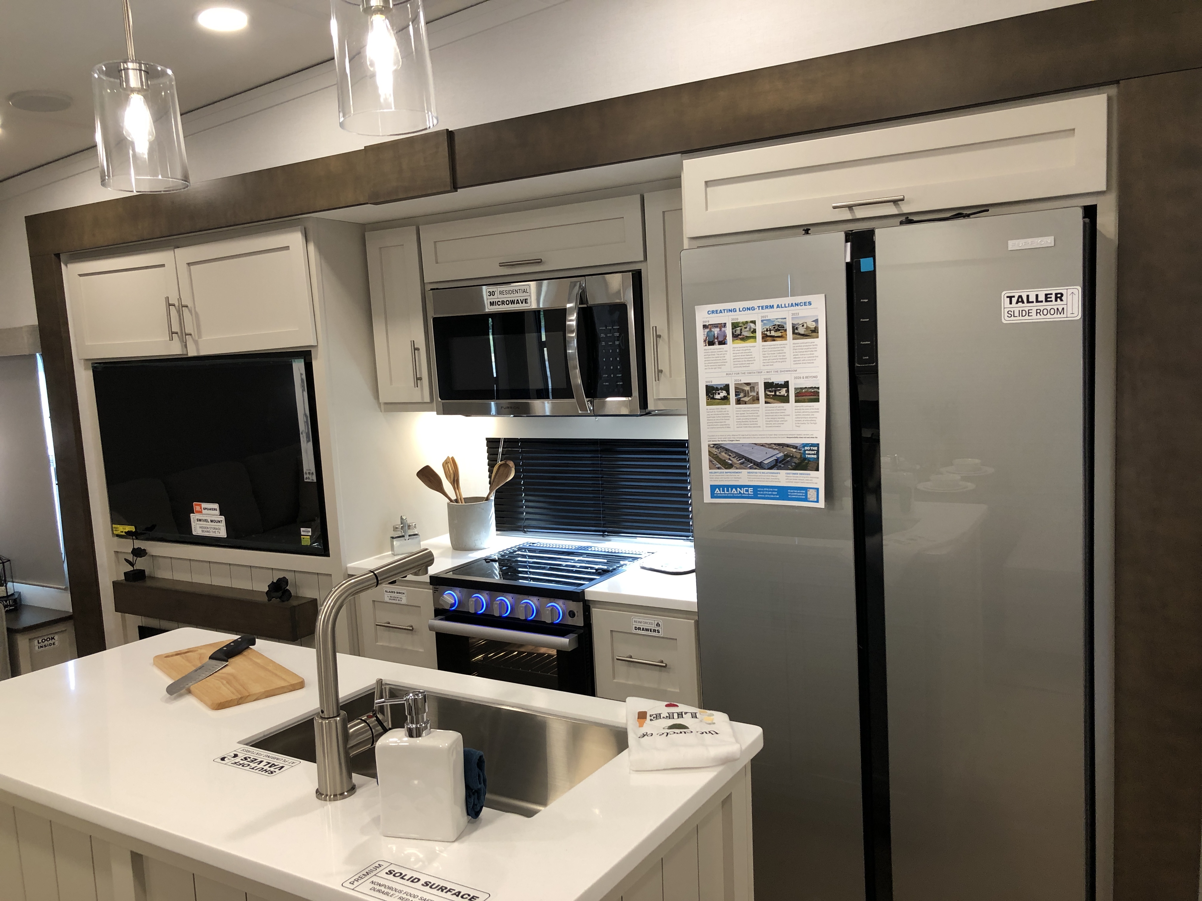 2027 Alliance Avenue All-Access 39MBR - Image 22