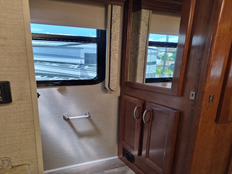 2018 Jayco Seneca 37HJ - Image 15