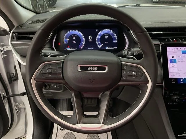 2023 Jeep Grand-Cherokee-L Laredo Altitude 4x4 - Image 13