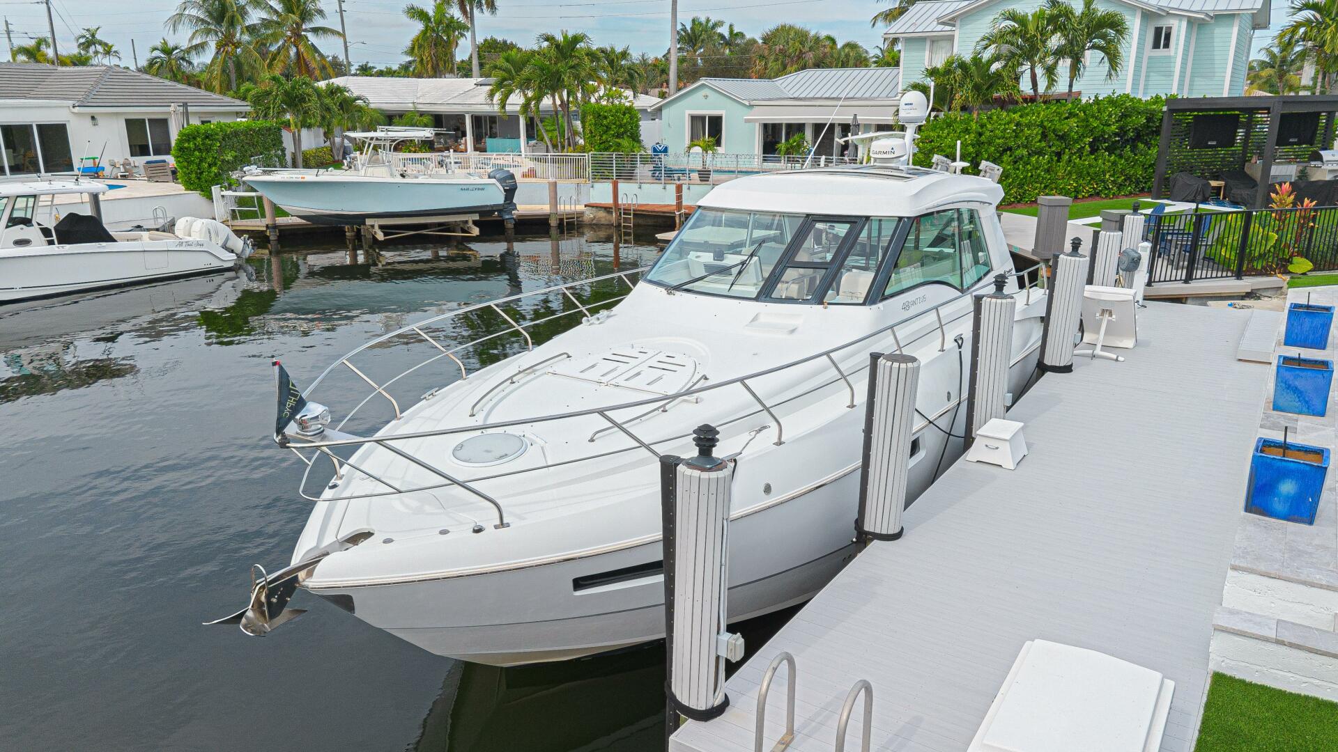 2012 Cruisers Yachts 48 Cantius - Image 5