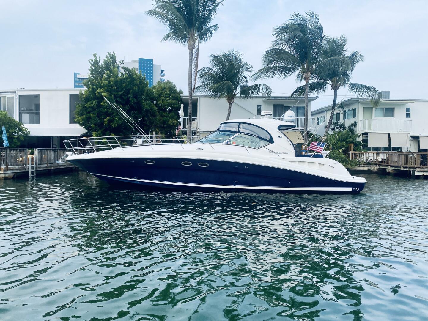 2005 Sea Ray 420 Sundancer - Image 2