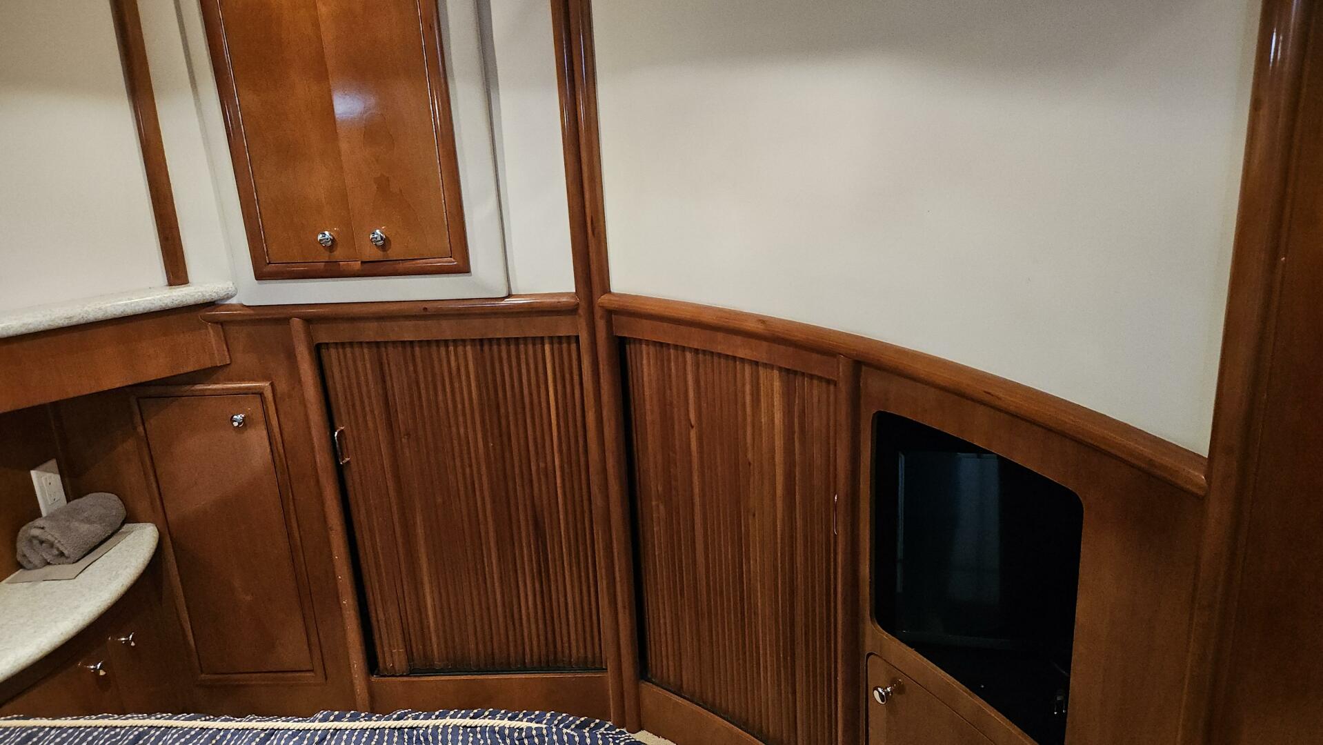 2000 Carver 450 Voyager - Image 32