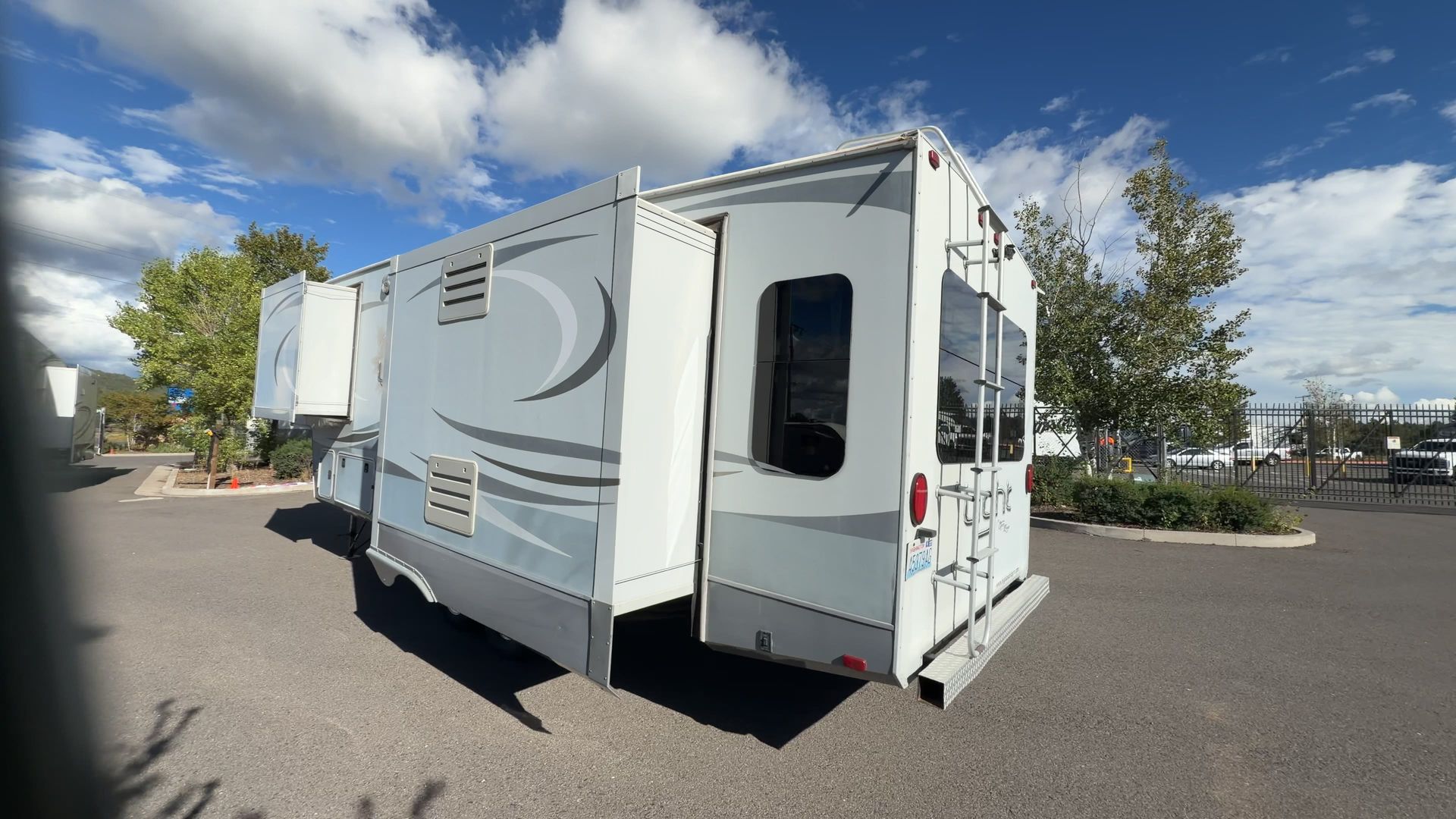 2016 Highland Ridge Light LF297RLS - Image 21