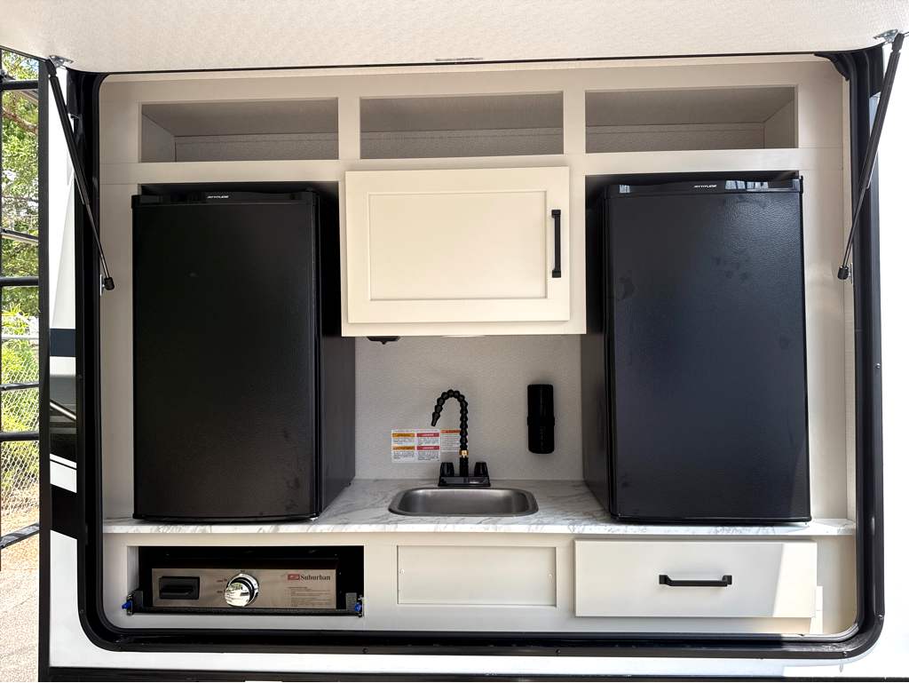 2027 VENTURE RV SPORTTREK 333VIK - Image 5