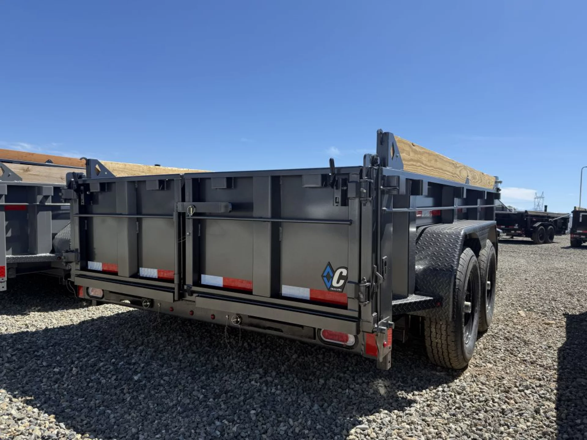 2026 DIAMOND C TRAILERS DIAMOND C MDT 206 MEDIUM DUTY 12X77 24 SIDES - Image 1