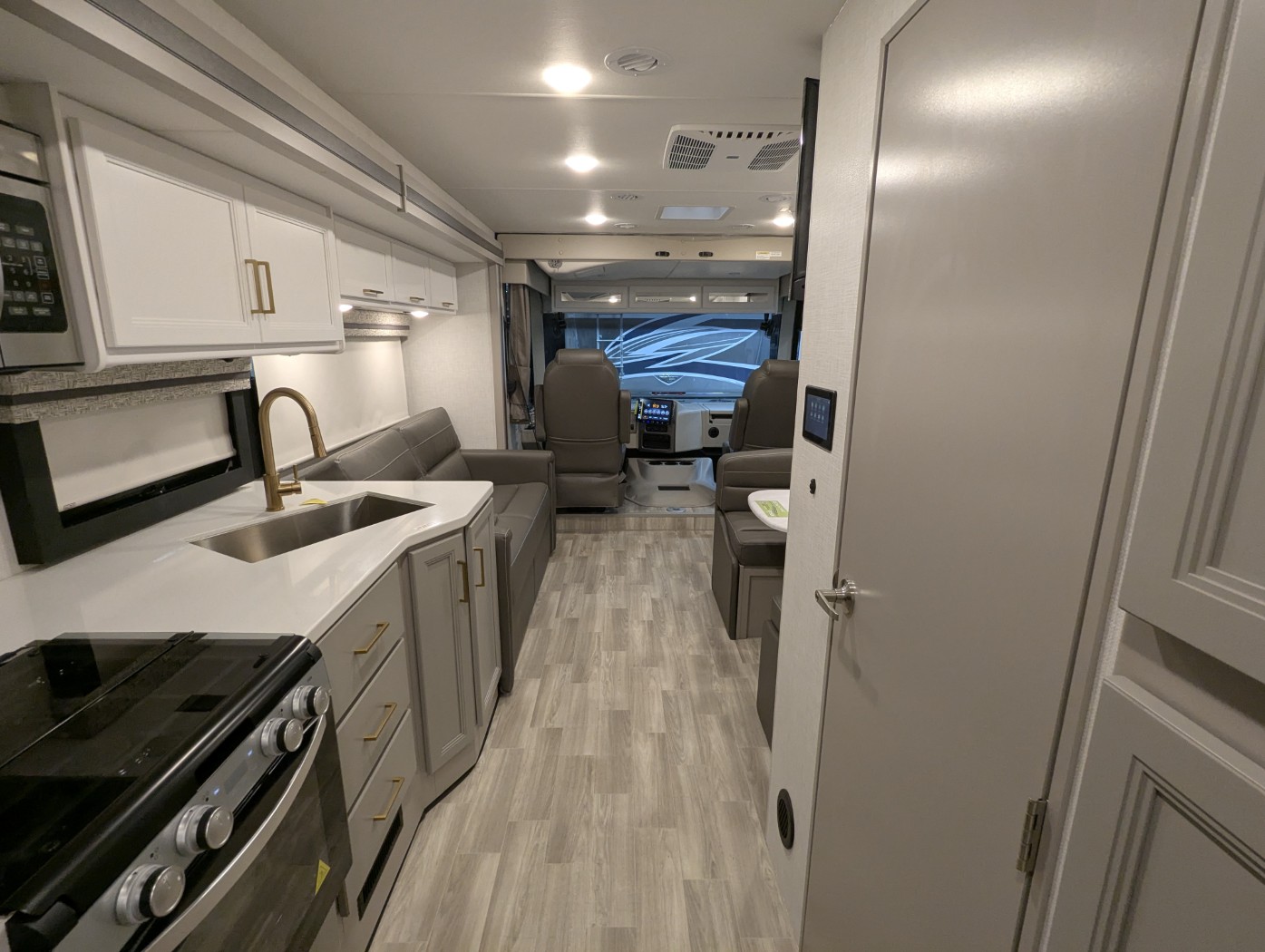 2026 Thor Motor Coach Windsport 29L - Image 28