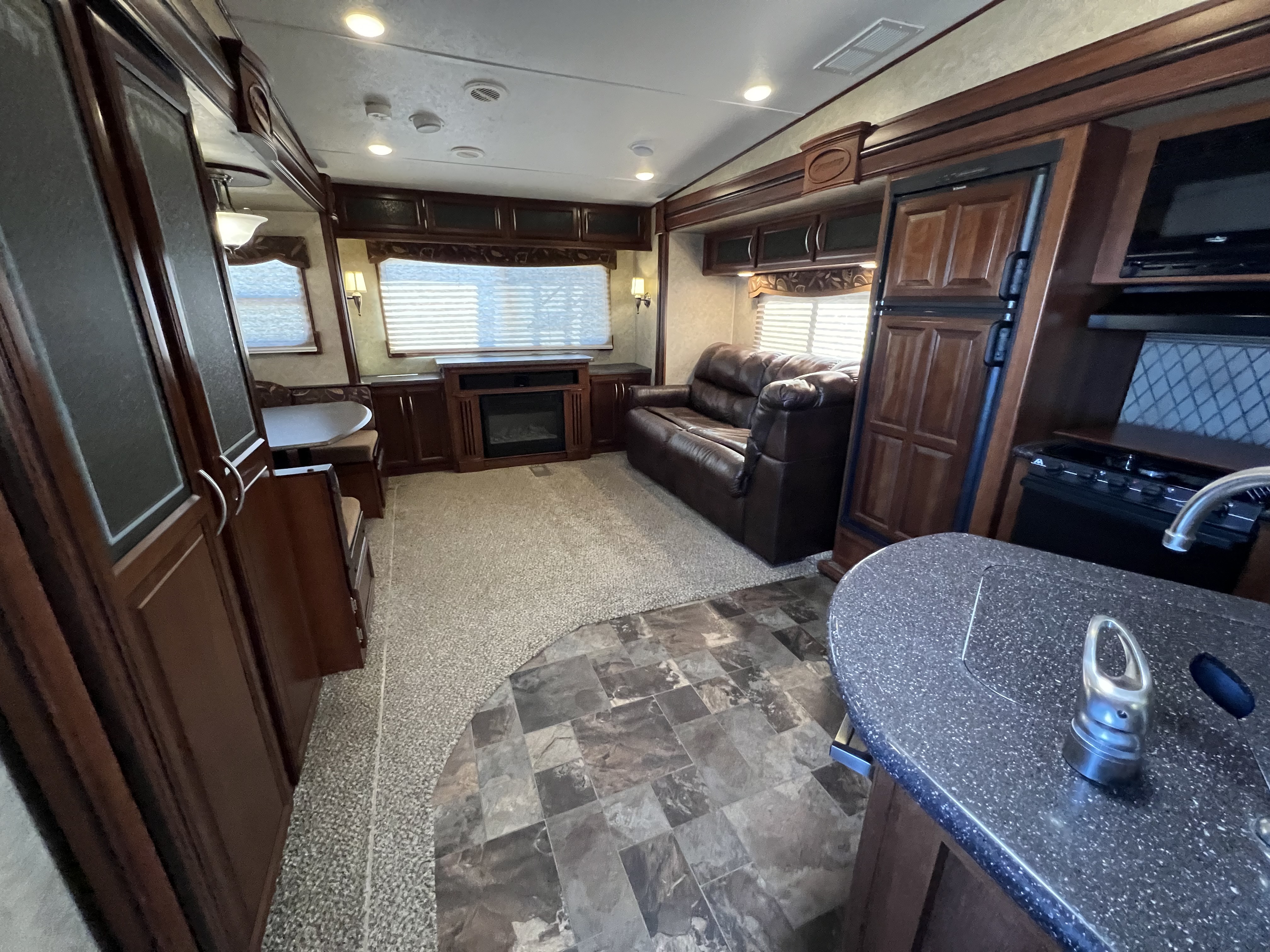 2014 Prime Time Crusader 285RET - Image 3