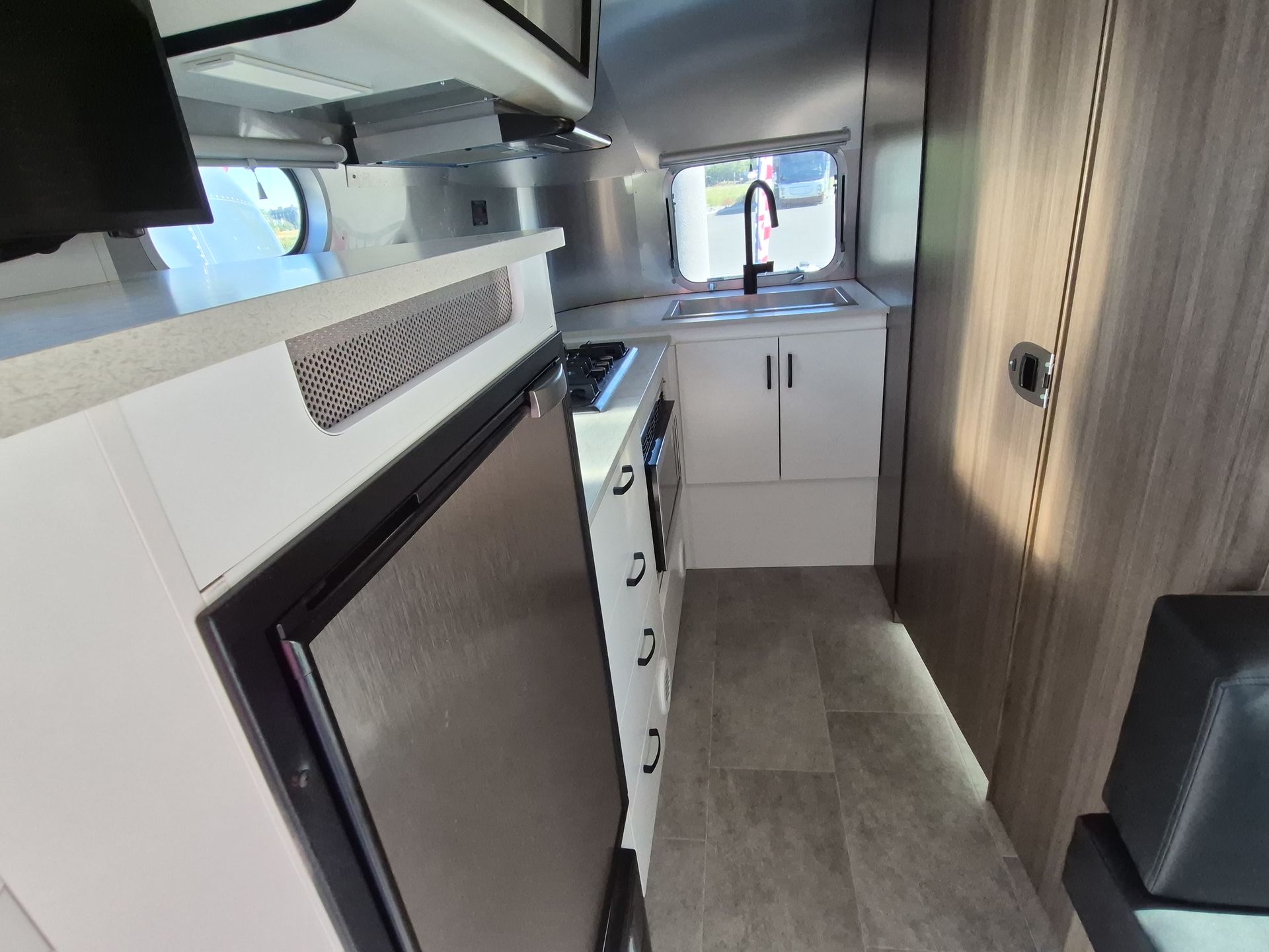 2024 Airstream Caravel 20FB - Image 18