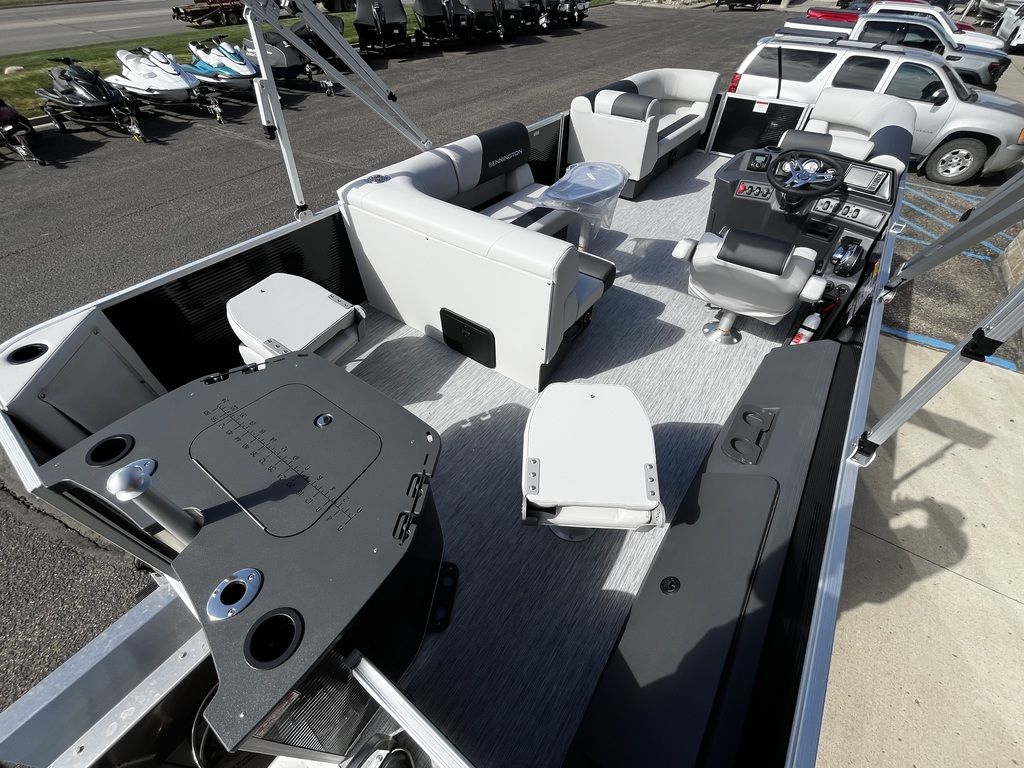 2026 Bennington 22SFC TriToon Pontoon - Image 5