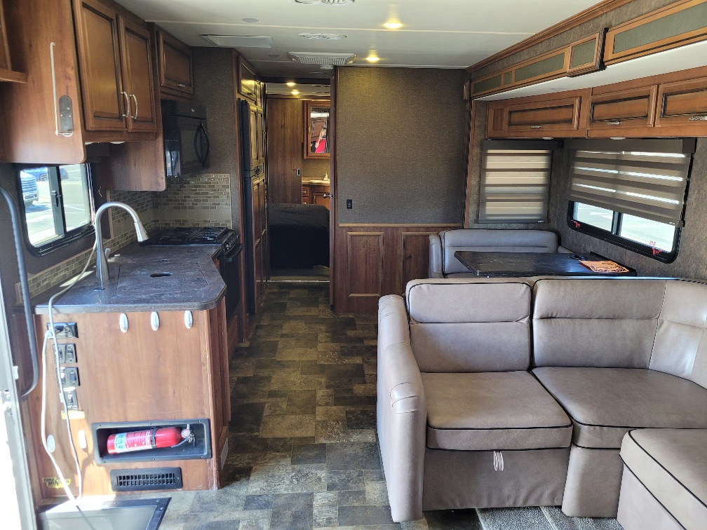 2014 Fleetwood Bounder 36E - Image 6
