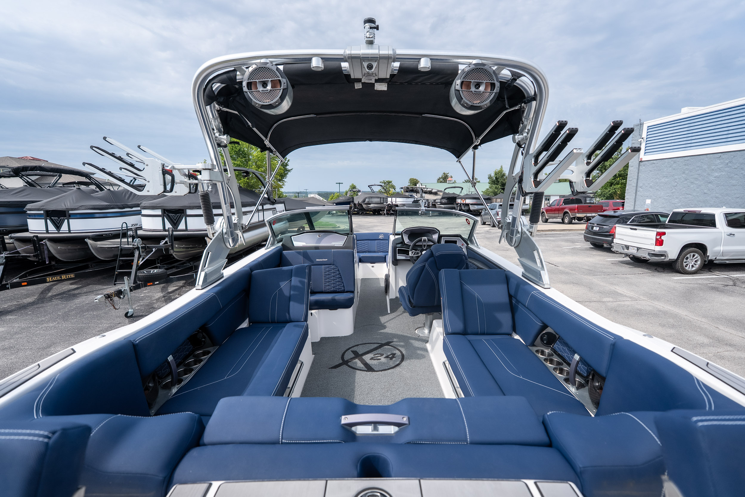 2021 MasterCraft X24 - Image 24