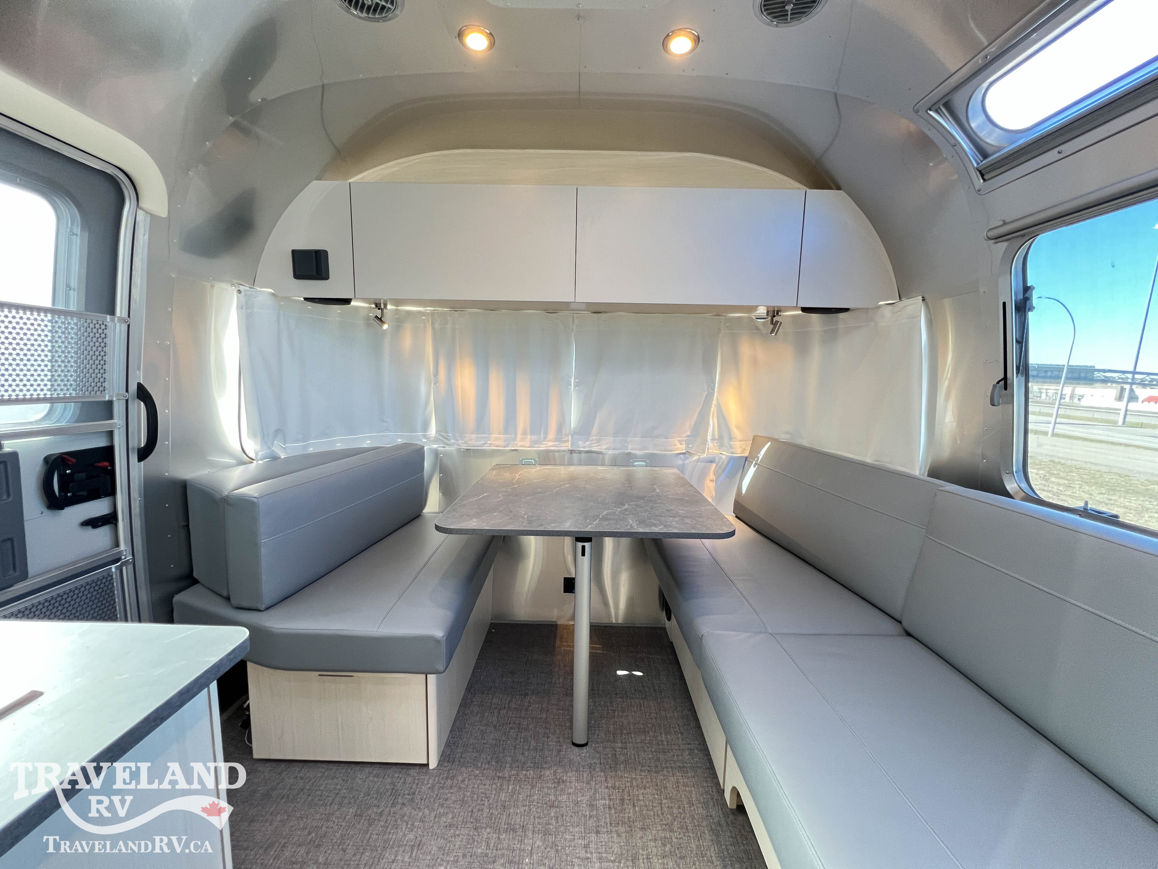 2026 Airstream Flying Cloud 27FB - Image 11