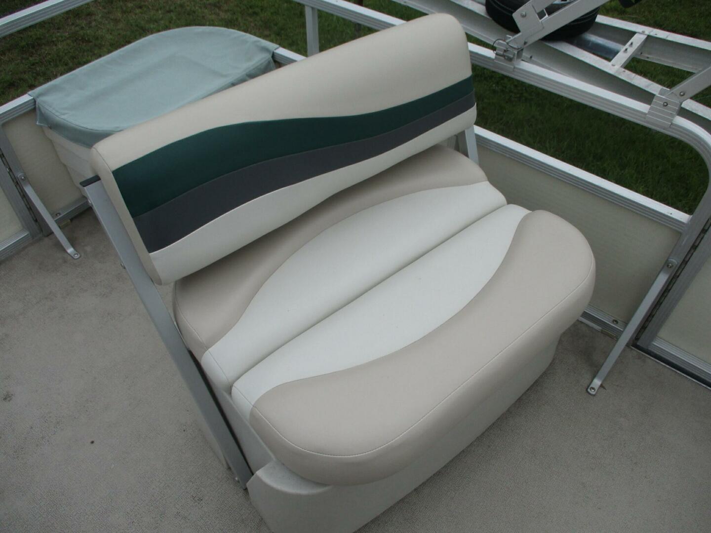 2005 Bennington - Image 7