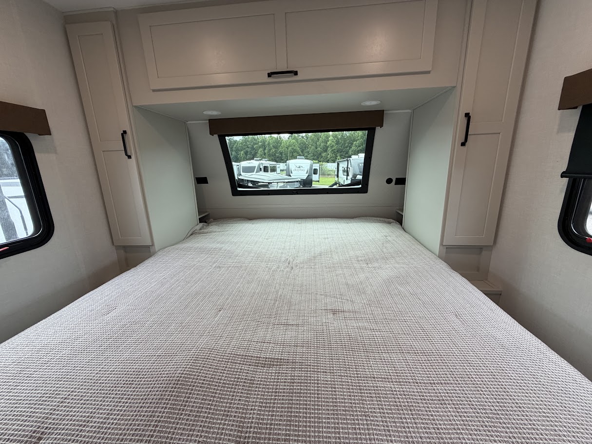 2027 VENTURE RV SPORTTREK 333VIK - Image 38