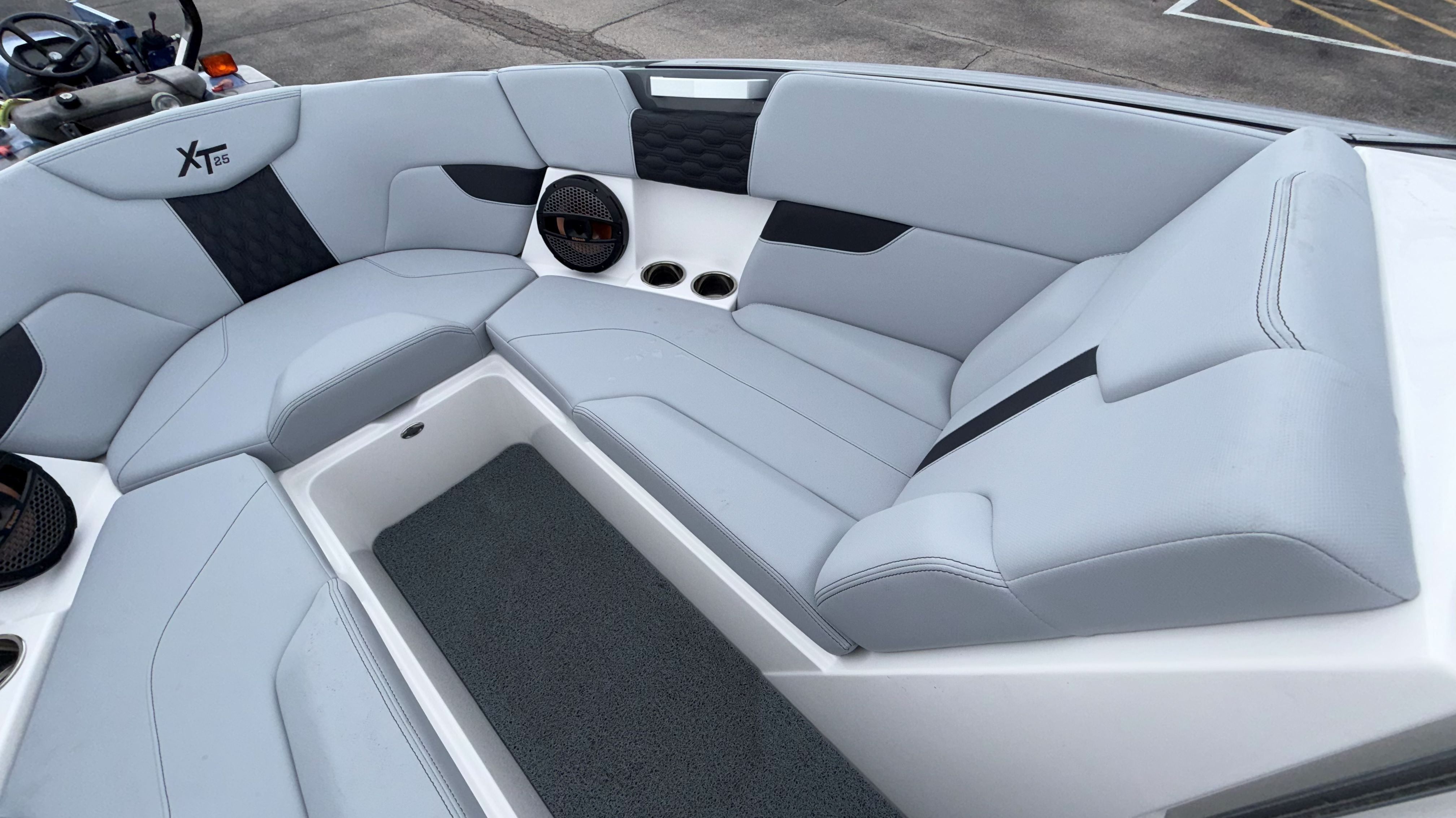 2024 MasterCraft XT25 - Image 23