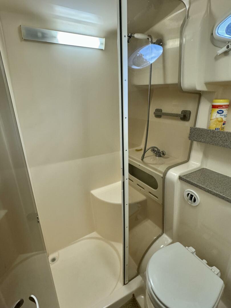 2004 Rinker 342 Fiesta Vee - Image 71