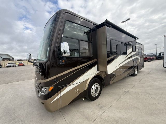 2013 Tiffin Allegro Breeze 32 BR - Image 2