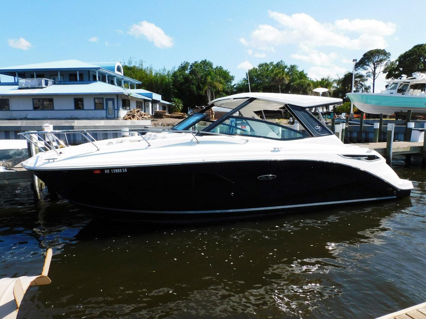 2018 Sea Ray Sundancer 320 - Image 17