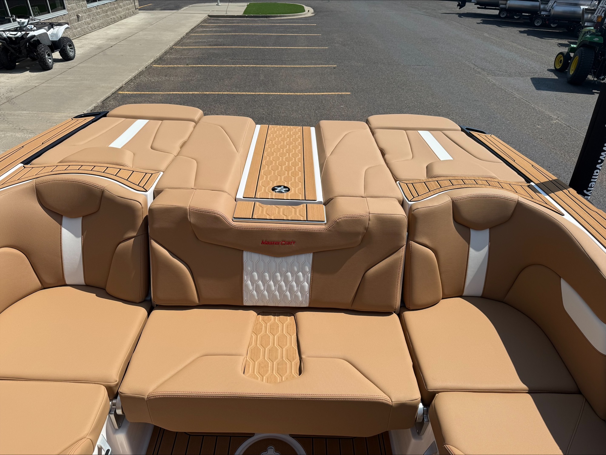 2027 MasterCraft XT24 - Image 12