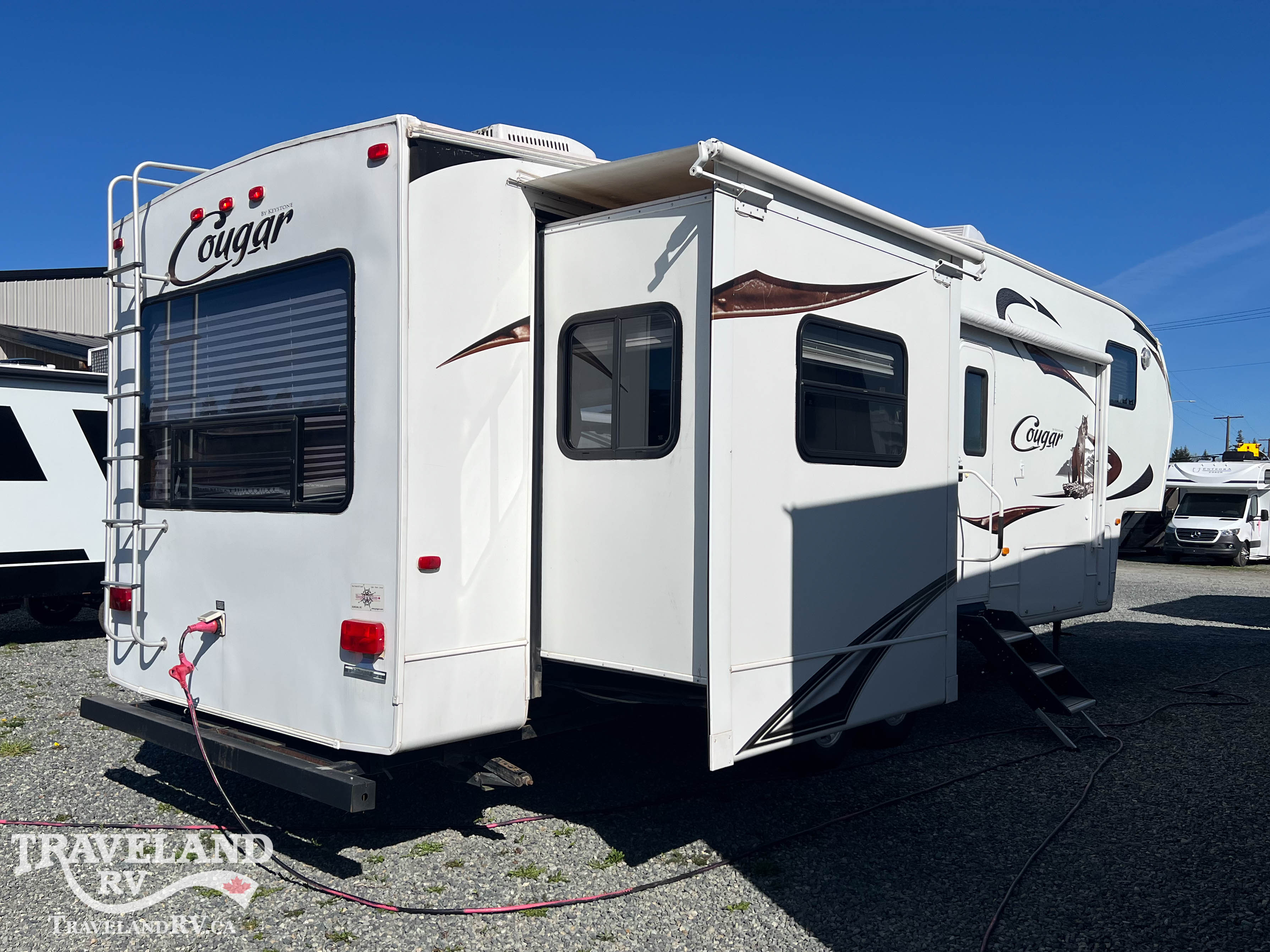 2011 Keystone Cougar 318SAB - Image 4