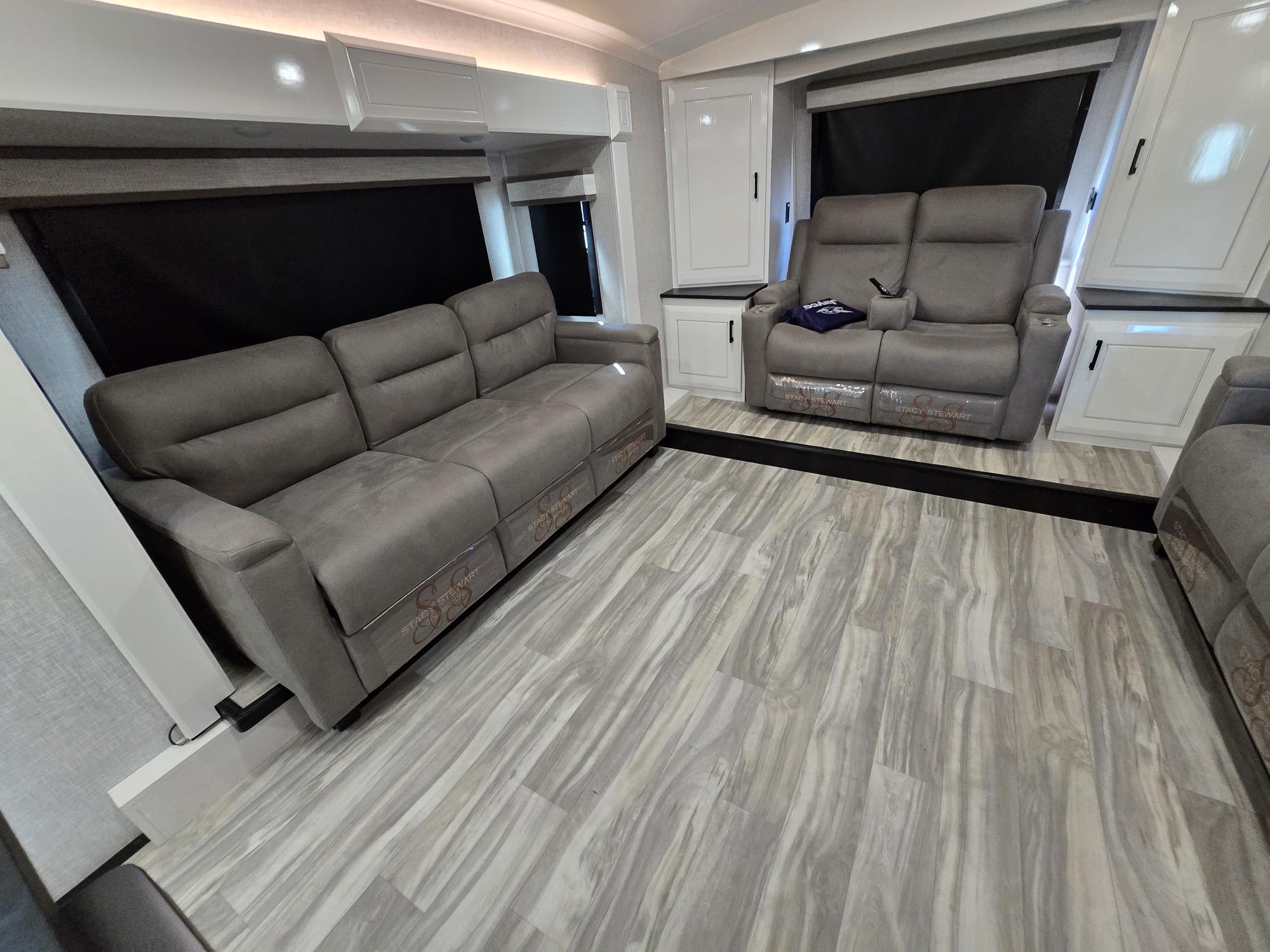 2025 JAYCO PINNACLE 38FLGS - Image 20