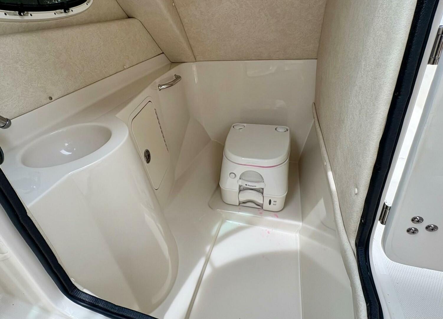 2010 Sea Ray 260 Sundeck - Image 21